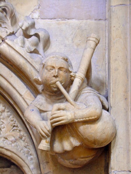 File:Bagpiper, Beverley Minster - geograph.org.uk - 1317243.jpg