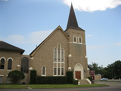 The First Baptist Church of Bay City dates to the 1850s. A hurricane destroyed the sanctuary in 1909. The current structure dates to 1947.