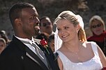 Schwarzer Mann und weiße Frau bei ihrer Hochzeit 2003