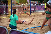 Deutsch: Beachhandball bei den Olympischen Jugendspielen 2018 in Buenos Aires; Tag 7, 13. Oktober 2018; Mädchen, Spiel um Platz Drei – Ungarn-Niederlande 2:0 English: Beach handball at the 2018 Summer Youth Olympics in Buenos Aires at 13 October 2018 – Girls Bronze Medal Match – Hungary-Netherlands 2:0 Español: Handball de playa en los Juegos Olimpicos de la Juventud Buenos Aires 2018 en 13 de octubre de 2018 – Partido por la medalla de bronce femenino - Hungría-Países Bajos 2:0