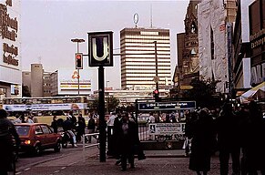 Hardenbergstraße am U-Bahnhof Zoologischer Garten, 1987