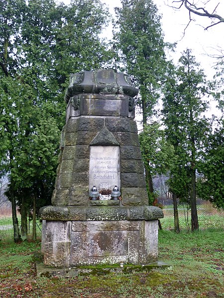 File:Berthelsdorf-Kriegerdenkmal.jpg