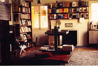 interior shot of the Bodhi Tree Bookstore.