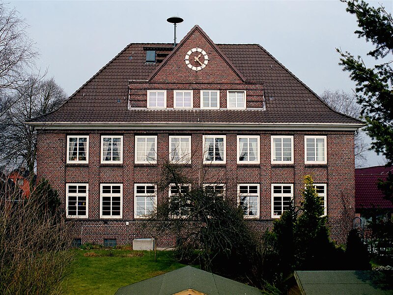 File:Borstel-Hohenraden Schule.jpg