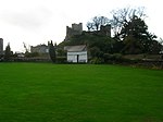 Inner Gatehouse ve Surların Doğu ve Batıya Kalıntıları, Lewes Kalesi