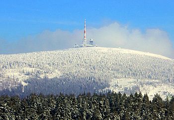 Blick von Torfhaus ostwärts zum Brocken (Harz), dem höchsten Berg in Sachsen-Anhalt