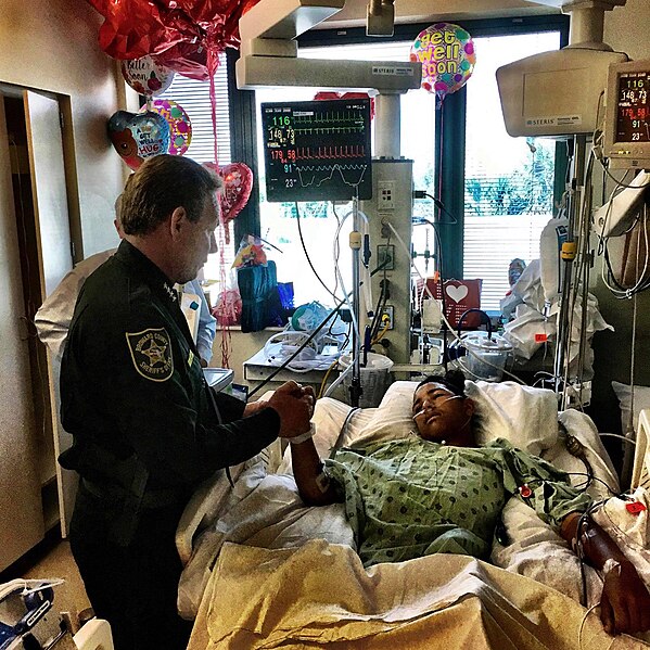 File:Broward County Sheriff Scott Israel visits Parkland shooting survivor Anthony Borges in the hospital on Feb. 18, 2018.jpg