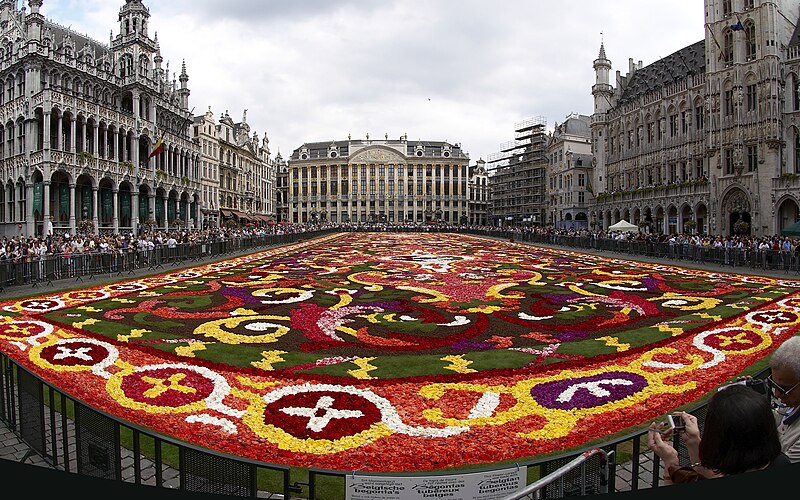 File:Brussels floral carpet E.jpg