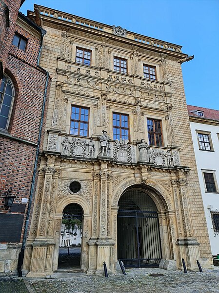 The gatehouse to the Silesian Piasts castle in Brzeg (1554–1560) with sculptures of the Piast rulers from Siemowit to Frederick II of Legnica