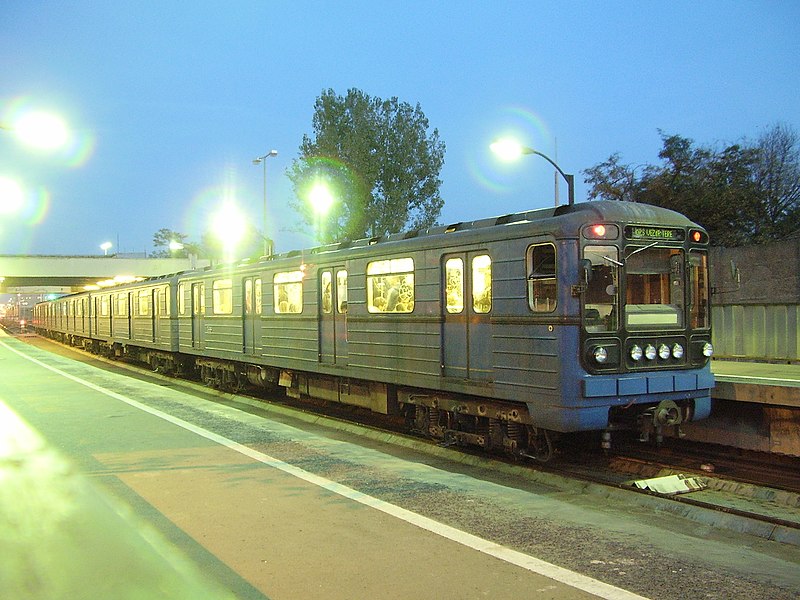 File:Budapest, metró 2, Pillangó utca, Vízipók.jpg