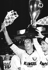 Bundesarchiv Bild 183-1990-1127-006, Fußball-Deutschland-Cup, FC Dynamo Dresde - FC Bayern München 1-0.jpg