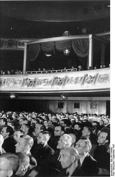 File:Bundesarchiv Bild 183-S76995, Berlin, 2. CDU-Parteitag, Staatsoper.jpg