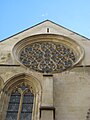 Français : rosace sur la façade nord de la salle des gardes de l'abbaye aux Hommes à Caen dans le Calvados (Basse-Normandie, France).