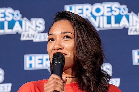 Candice Patton-16 (37454486126).jpg