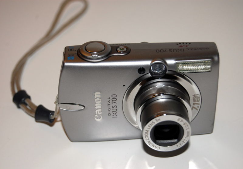 File:Canon ixus 700.jpg