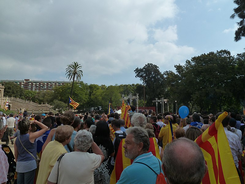 File:Cascada, BCN, Diada-3.JPG