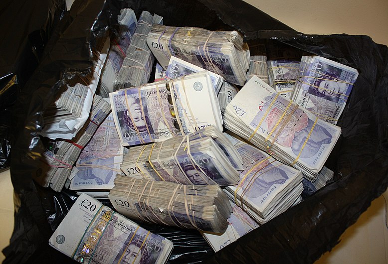 Cash in black bag seized from Milos Dukic (28556836534).jpg