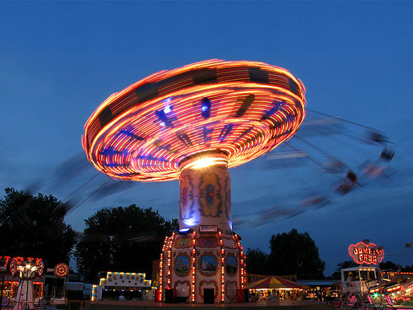 A Chair-O-Planes ride with a tilting top