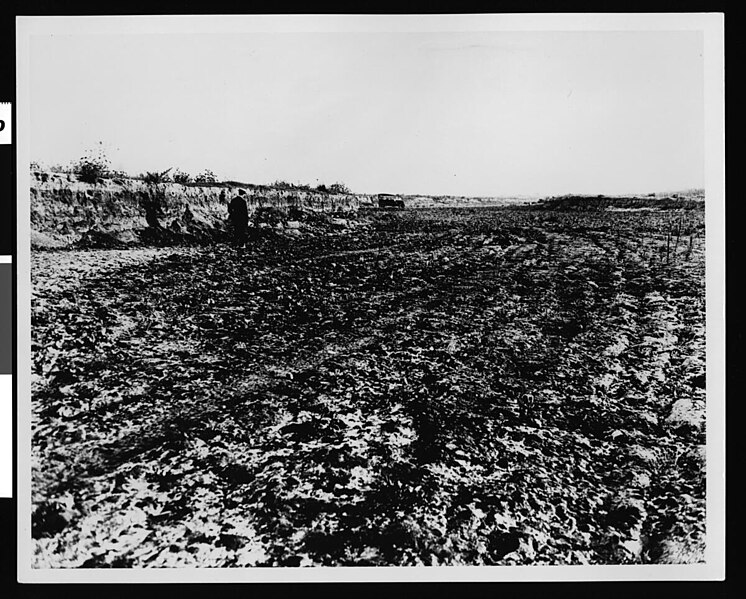 File:Channel cut through Dominguez lands by a flood on the Los Angeles River.jpg