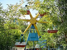 Fayl:Children's_Ferris_wheel_in_Sulukta.JPG