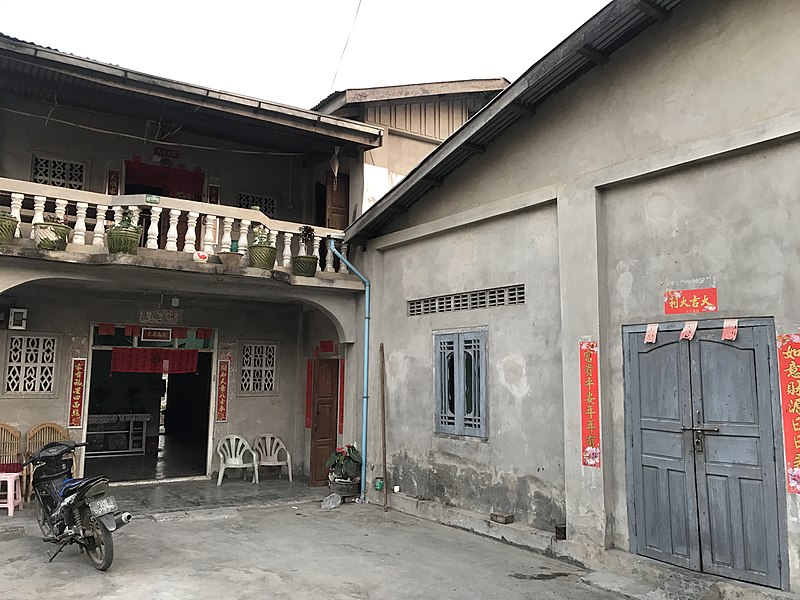 File:Chinese House in Hsenwi.jpg