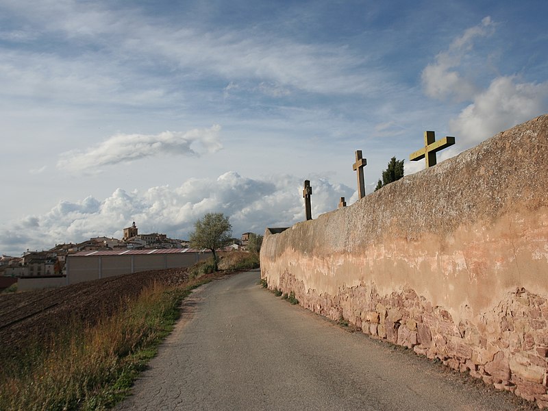 File:Cirauqui from the cemetery.JPG
