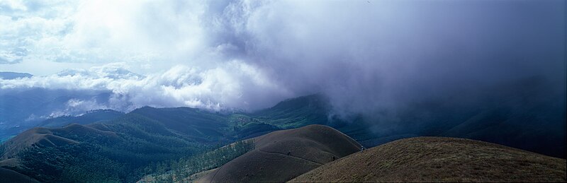 File:Cloudy mountains of Munnar.jpg