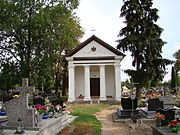 Kapliczka na cmentarzu