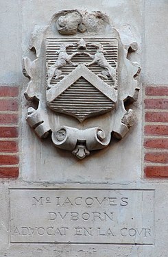 Coat of arms in Cour Henri IV Iacoues Duborn.JPG