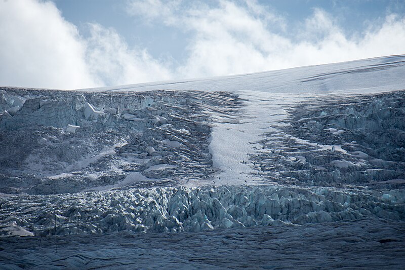 File:Columbia Icefield - Icefields Parkway (32294429482).jpg