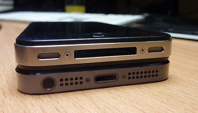 Comparison between the 30-pin port of the iPhone 4s (top) and Lightning port of the iPhone 5 (bottom)