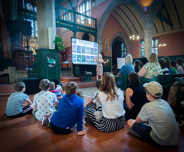 File:Cressida Cowell at the 2019 Chiswick Book Festival (48742074121).jpg