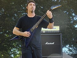 David Senescu gitáros egy 2007-es Cynic koncerten.
