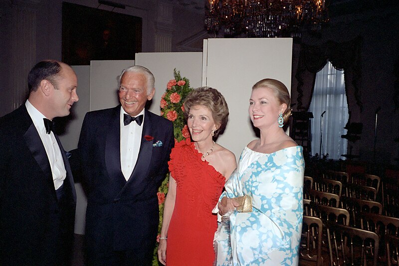 File:Dinner at Winfield House During Trip to London for The Royal Wedding Nancy Reagan with Princess Grace and Douglas Fairbanks Jr - DPLA - 5b38e28309563b56721f5e02bea37432.jpg