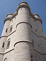 64) Donjon du château de Vincennes (XIVème siècle). Le roi Charles V est né ici. 3 mai 2010