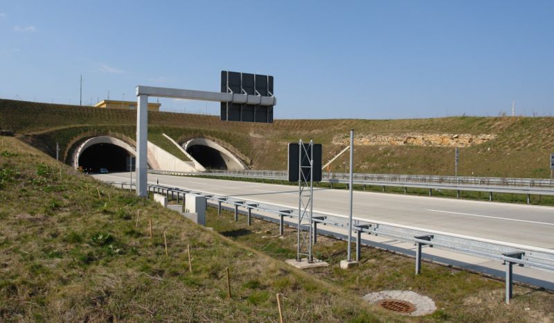 File:Dresden-Coschützer-Tunnel.jpg