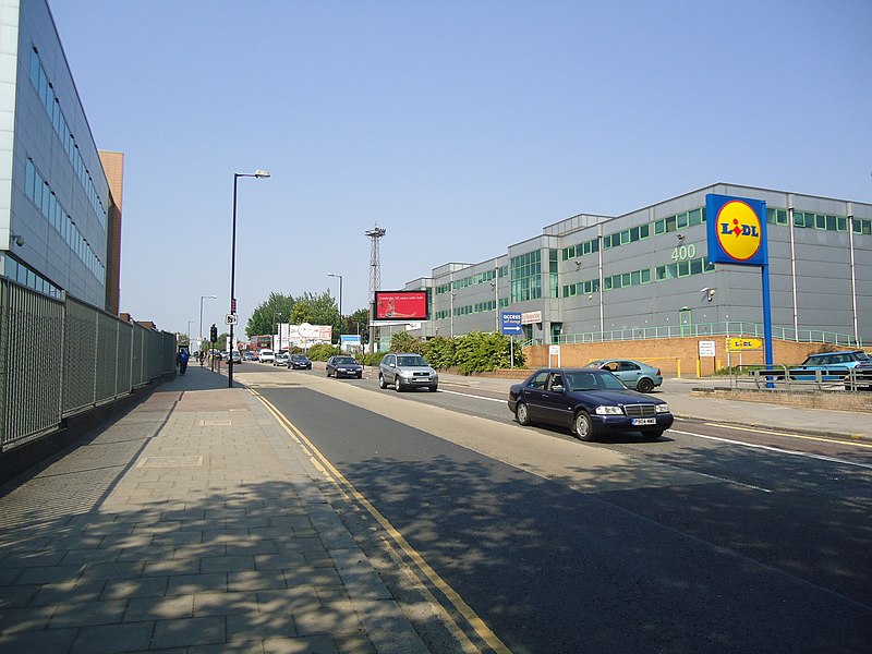 File:Edgware Road, Cricklewood - geograph.org.uk - 2398596.jpg