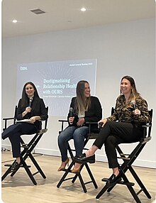 Elizabeth Earnshaw talking to a group in New York City