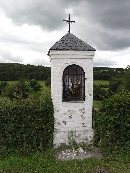 File:Eppe-Sauvage (Nord, Fr) chapelle lieu-dit Le Sabot Rouge.jpg