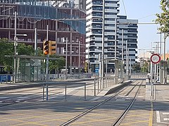 És l'única estació de tramvia de 3 vies i andanes.