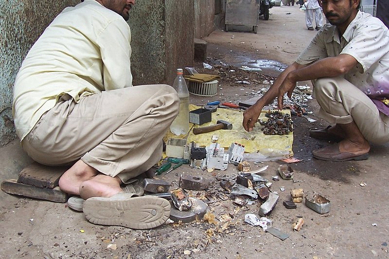 Datei:Ewaste-delhi.jpg