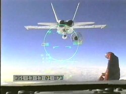 Archivo:FA-18 Automated Aerial Refueling.ogv