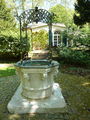 FFM Nebbiensches-Gartenhaus Brunnen.jpg