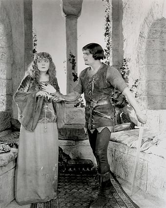 Douglas Fairbanks et Enid Bennett dans Robin Hood