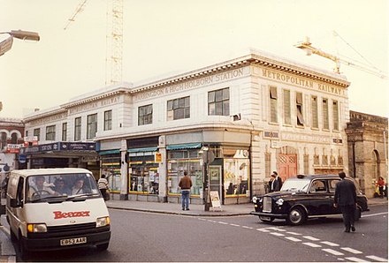 The station frontage carrying the name Farringdon & High Holborn, 1989.