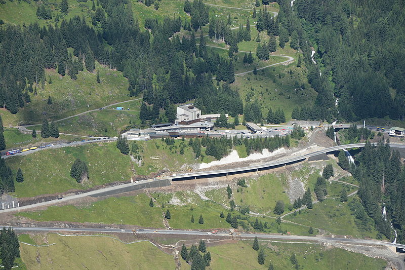 File:Felbertauerntunnel Südportal vom Wildenkogelweg.jpg