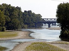 Il fiume Entella tra le città rivierasche di Chiavari e Lavagna