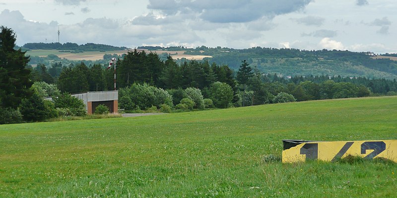 File:Flugplatz bei Wildberg - panoramio.jpg