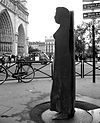 Öffentlicher Brunnen Paris Notre Dame 2006.jpg