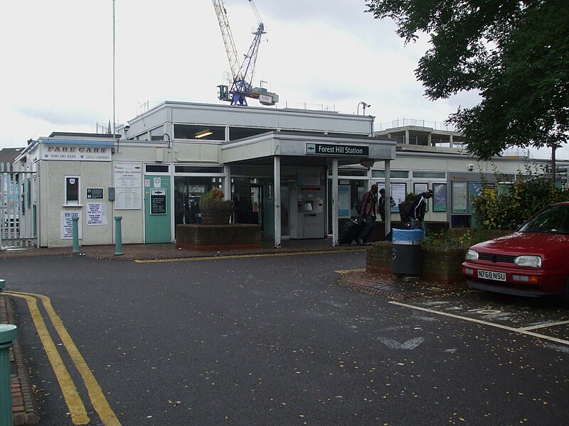 File:Forest Hill stn main building.JPG